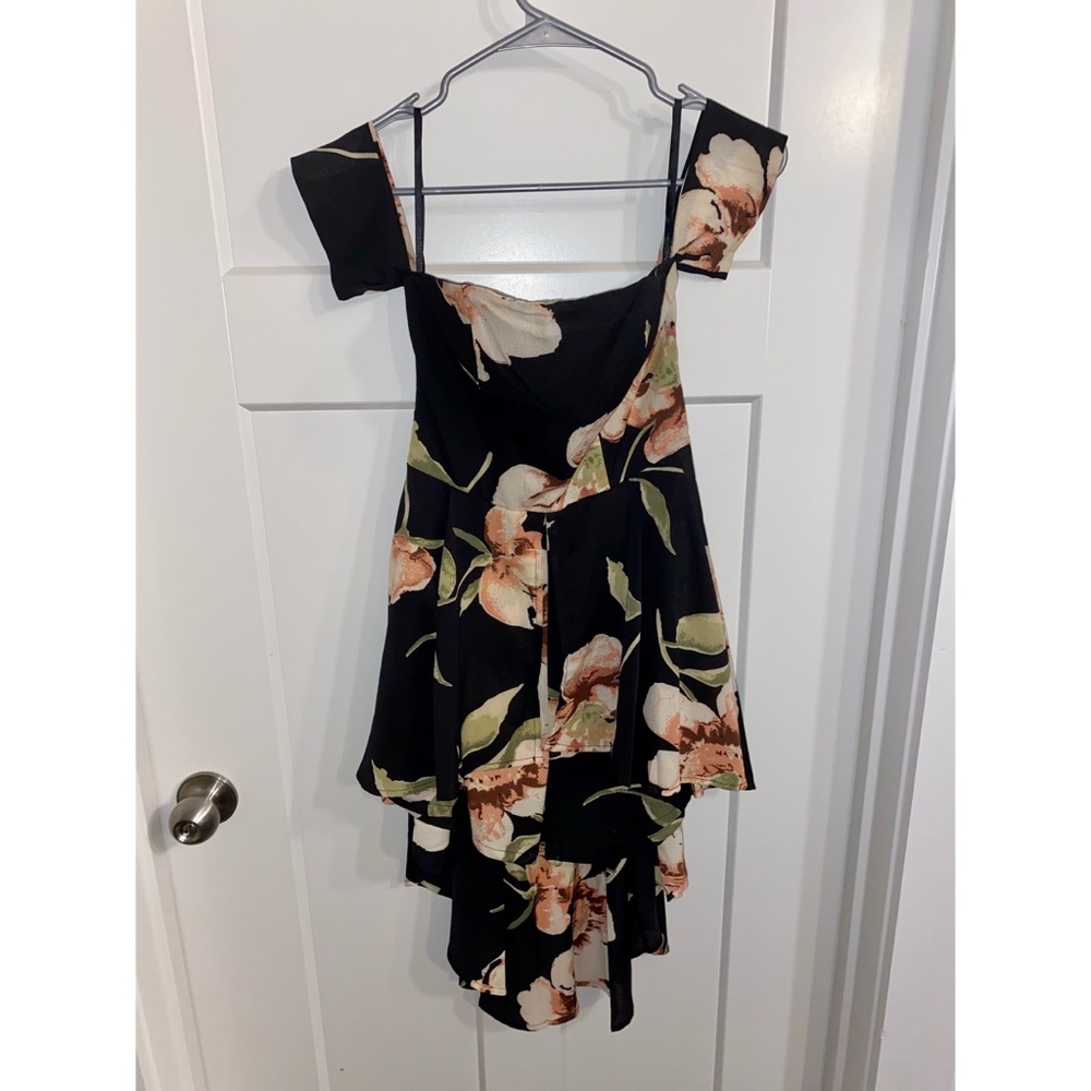 XS Selfie Leslie Floral Romper - Picture 5 of 11